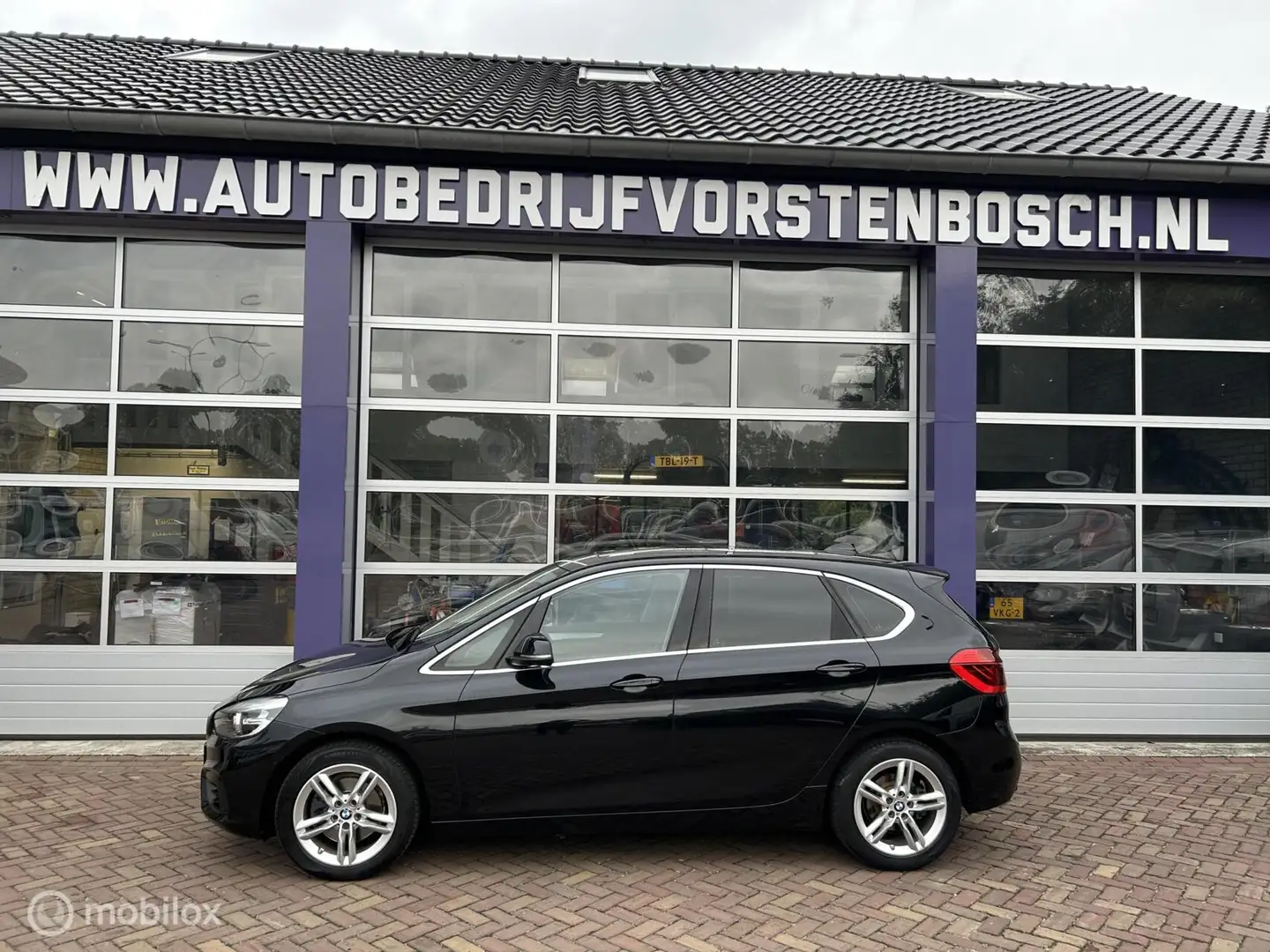 BMW 218 2-serie Active Tourer 218i Luxury * PANORAMADAK * Zwart - 2