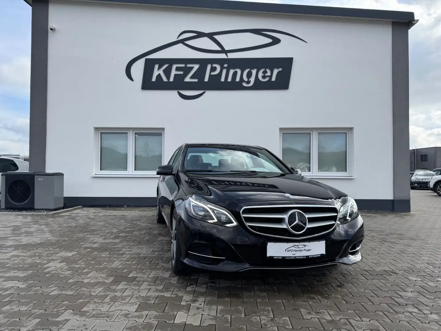 Mercedes-Benz E 350 E Limousine E 350 BlueTec 4Matic Schwarz - 1