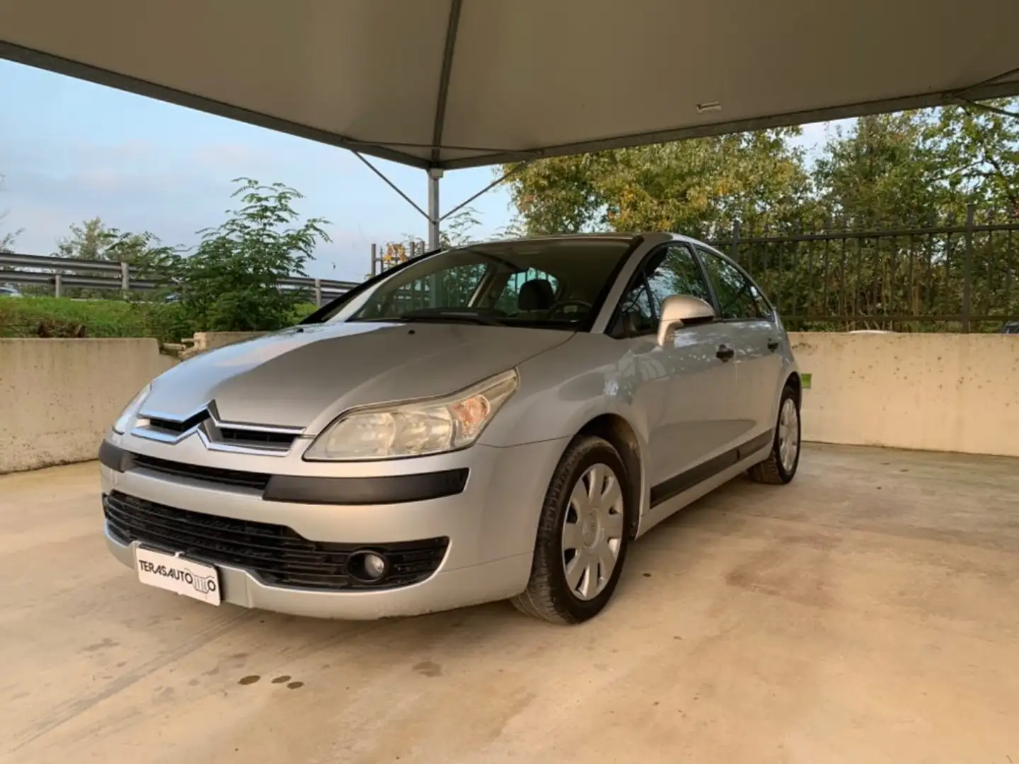 Citroen C4 1.4 Classique POCHI CHILOMETRI OK NEOPATENTATI Argento - 1