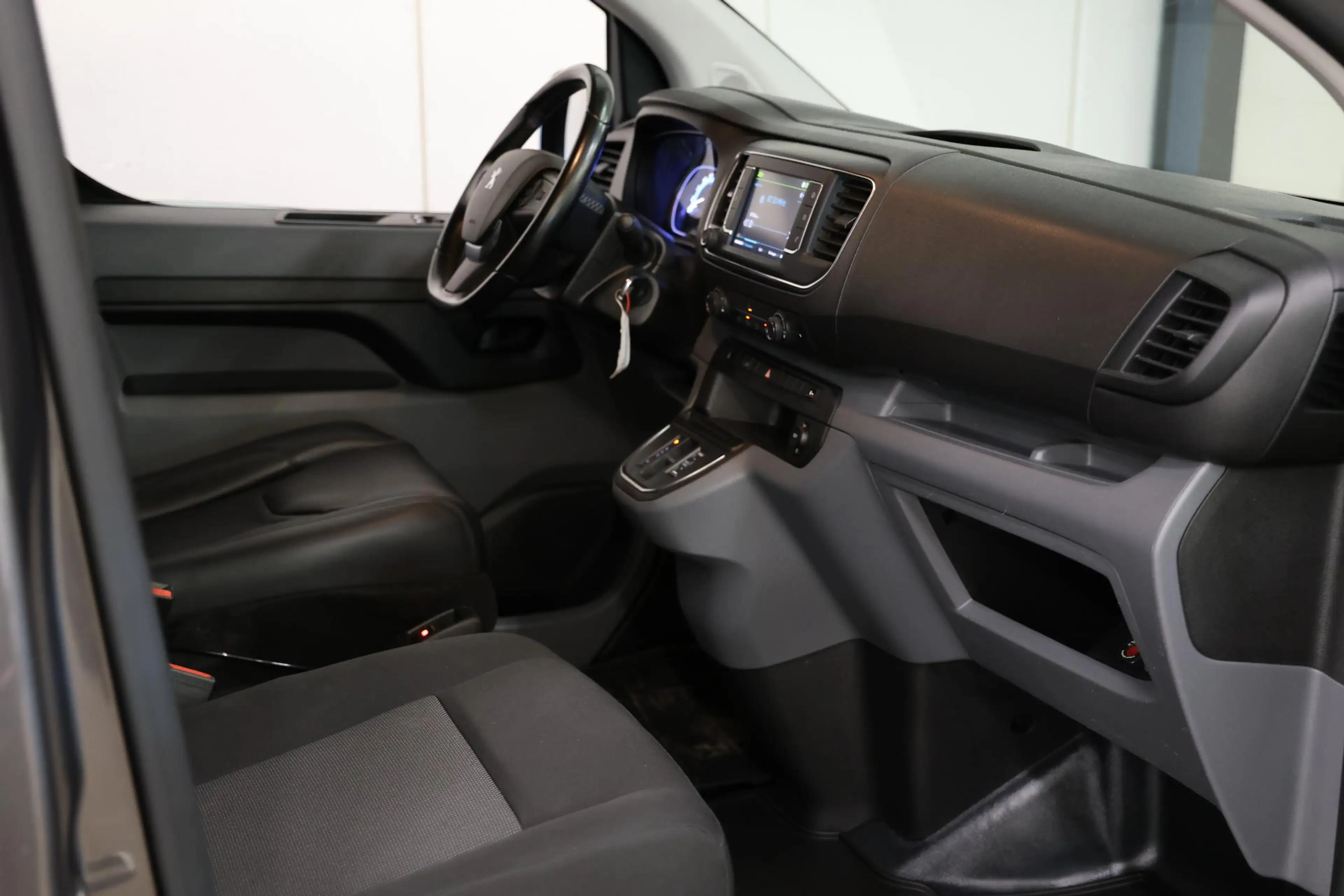 Peugeot e-Expert Premium 75 kWh LANG Camera Carplay — photo 12