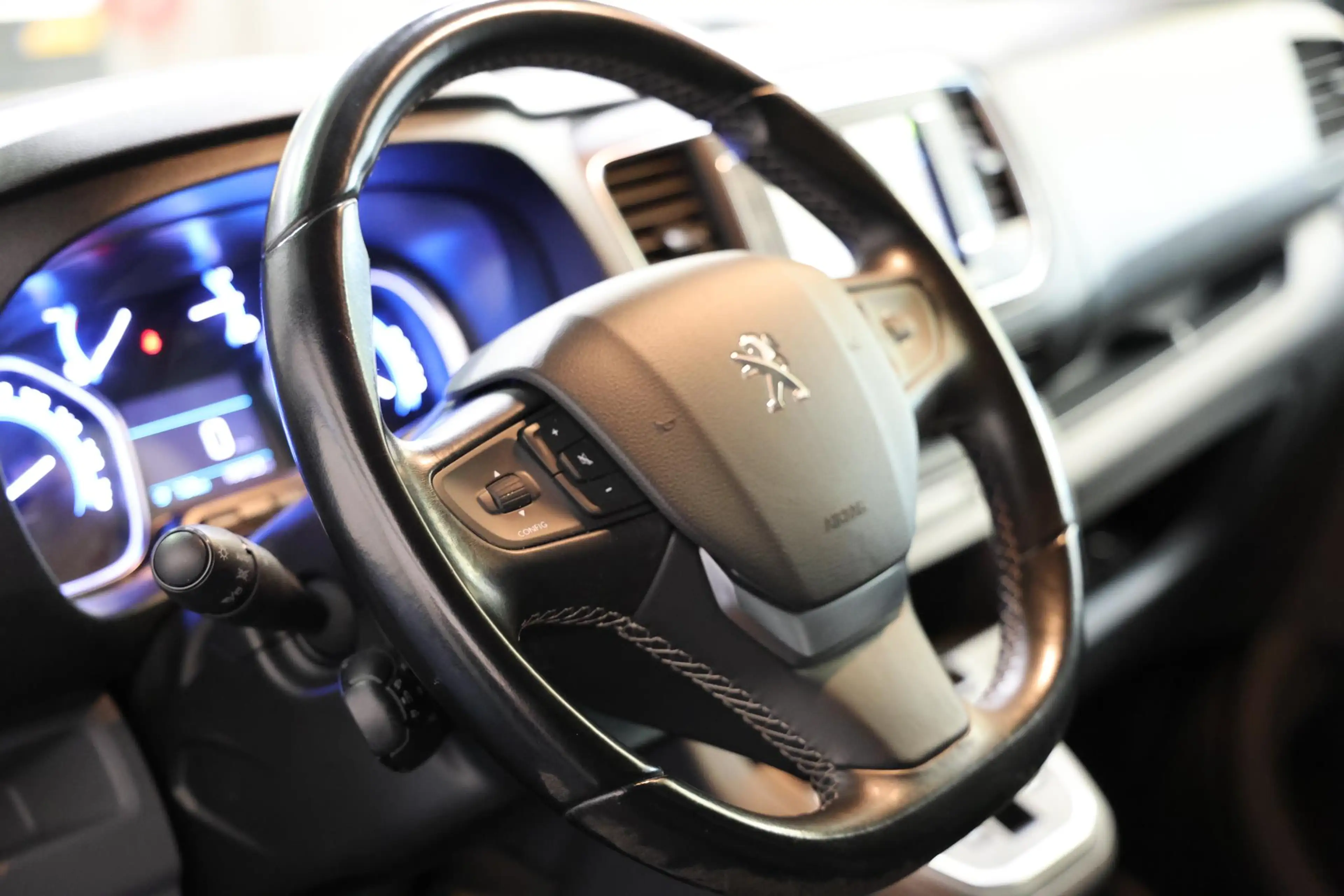 Peugeot e-Expert Premium 75 kWh LANG Camera Carplay — photo 10