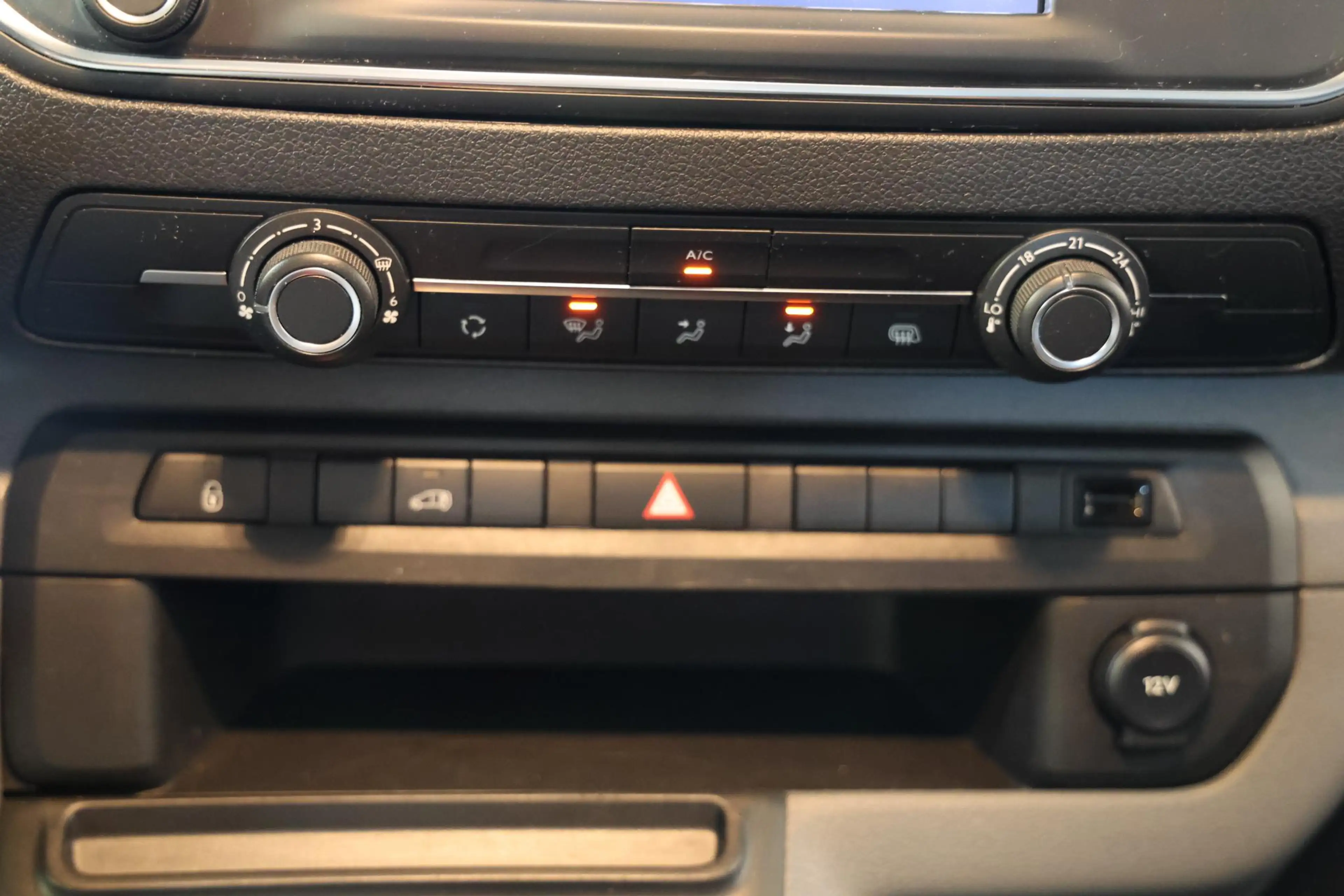 Peugeot e-Expert Premium 75 kWh LANG Camera Carplay — photo 16