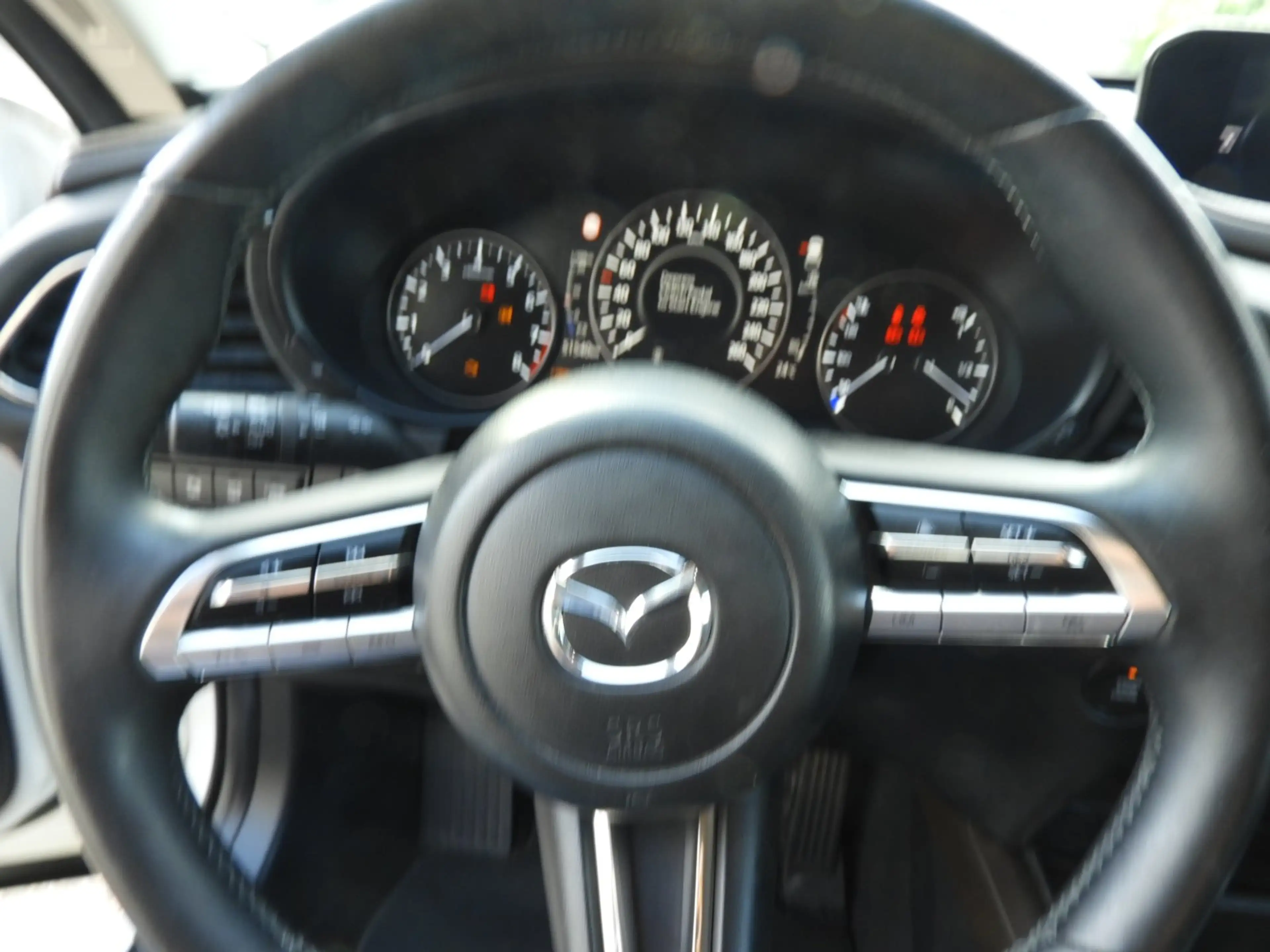 Mazda CX-30 2.0 e-SkyActive-X-M Hybridcomfort — photo 12