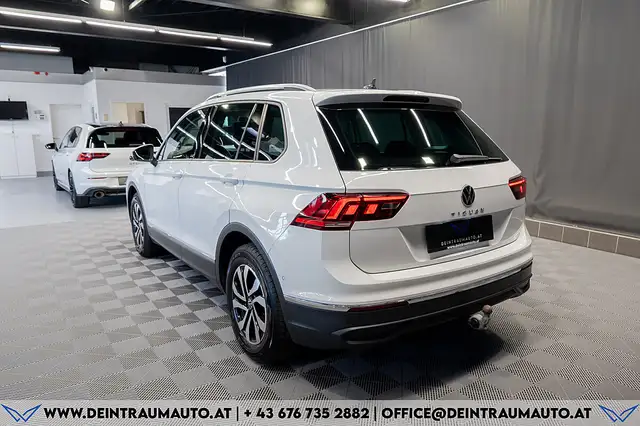 Volkswagen Tiguan view 6