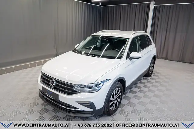 Volkswagen Tiguan view 2