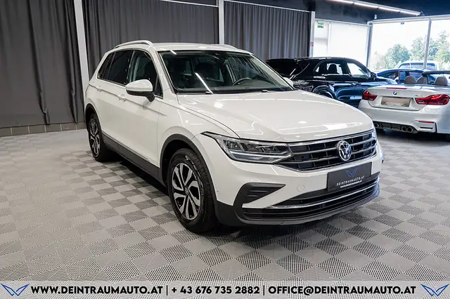 Volkswagen Tiguan view 4