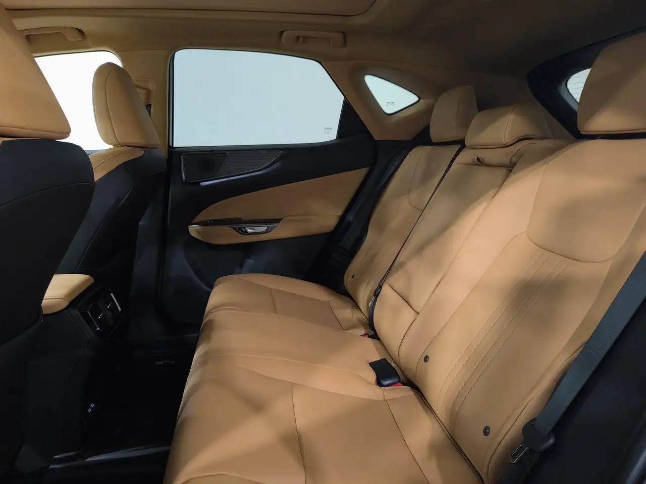Lexus NX снимка Lexus NX