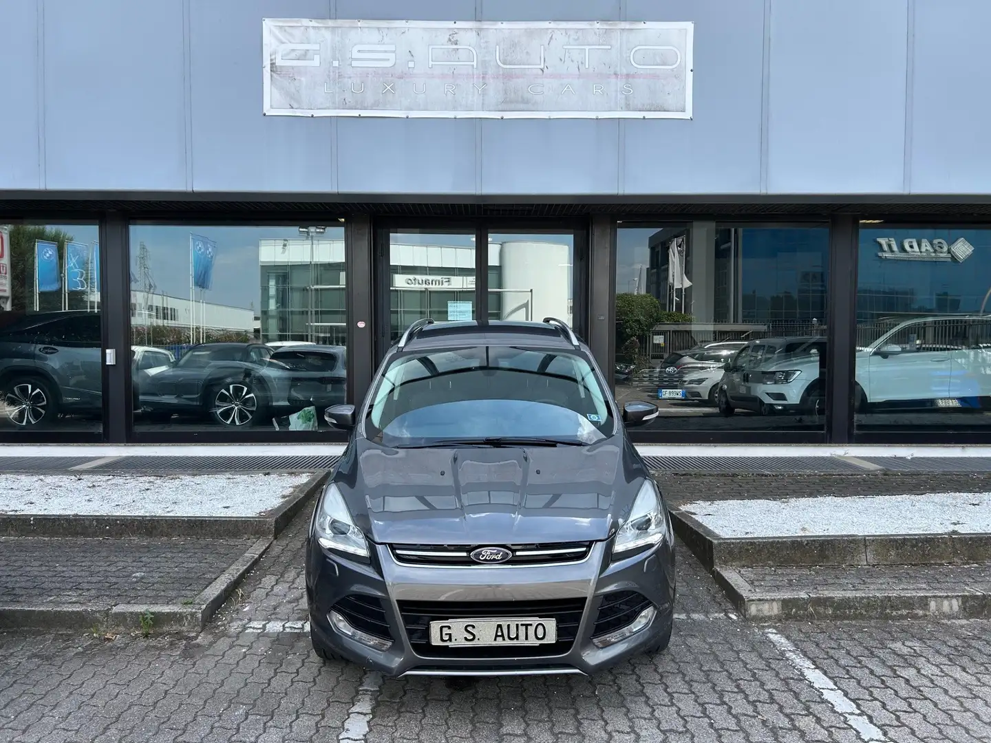 Ford Kuga 2.0 tdci Titanium 4wd 140cv powershift Grau - 2
