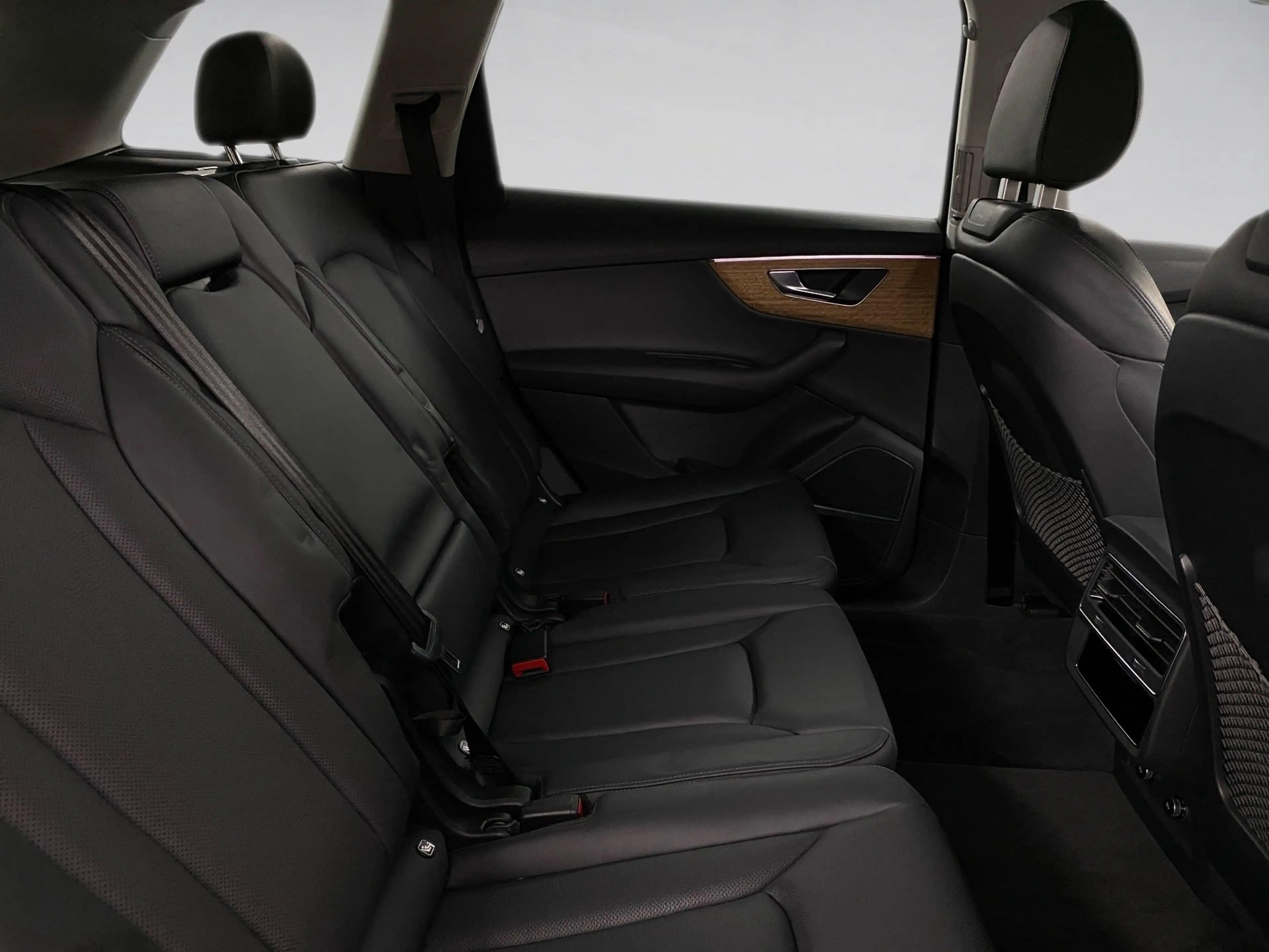 Audi Q7 50 TDI S line quattro Allradlenkung Pano Standheiz — photo 11