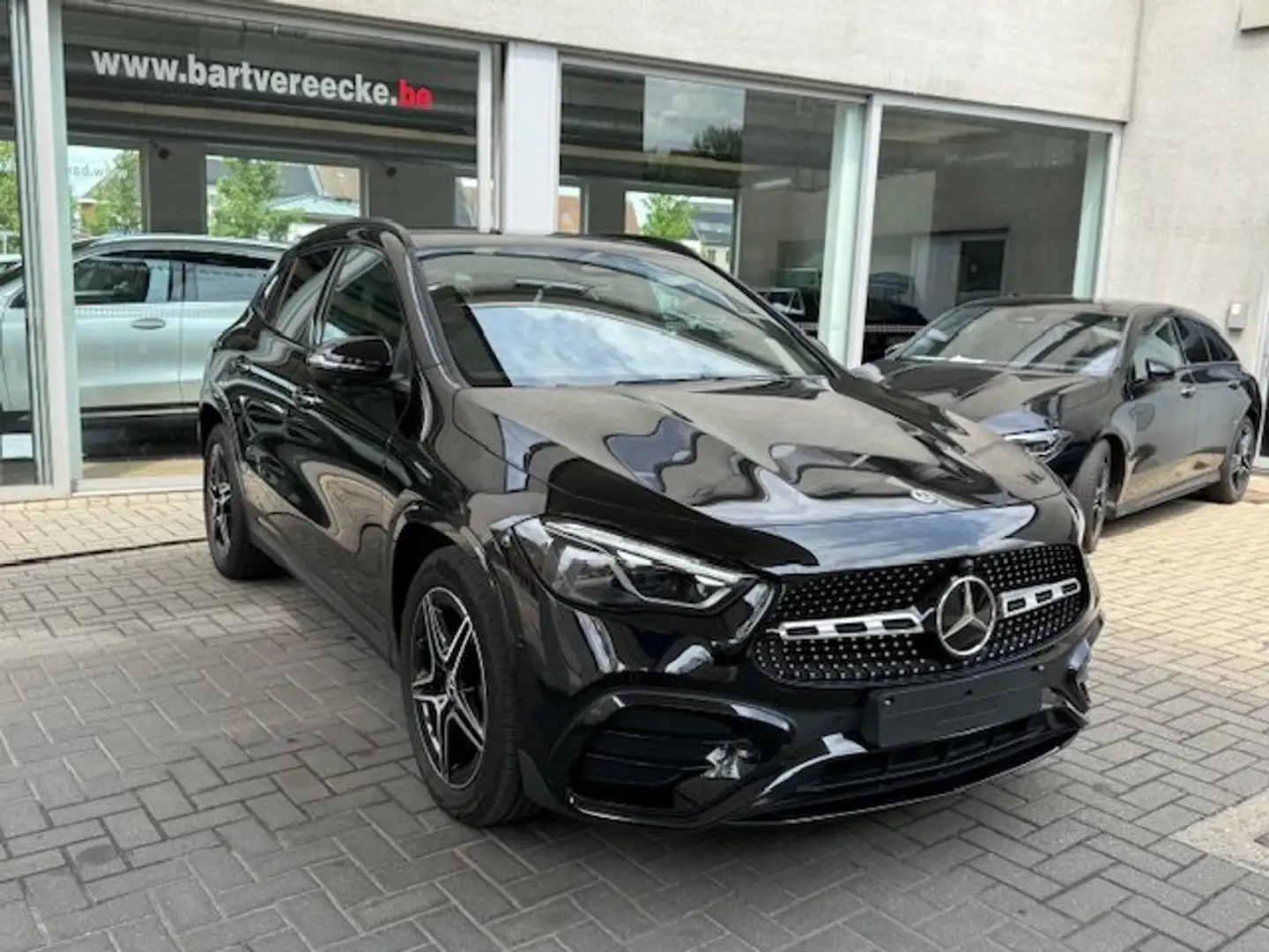 Mercedes-Benz GLA 180 FaceLift-Amg-NightPack-Multib-KeyLs-Distro-360° Noir - 1