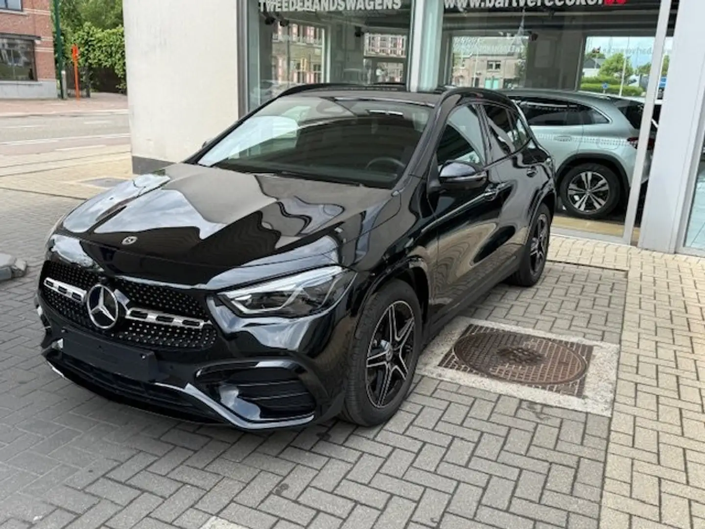 Mercedes-Benz GLA 180 FaceLift-Amg-NightPack-Multib-KeyLs-Distro-360° Noir - 2