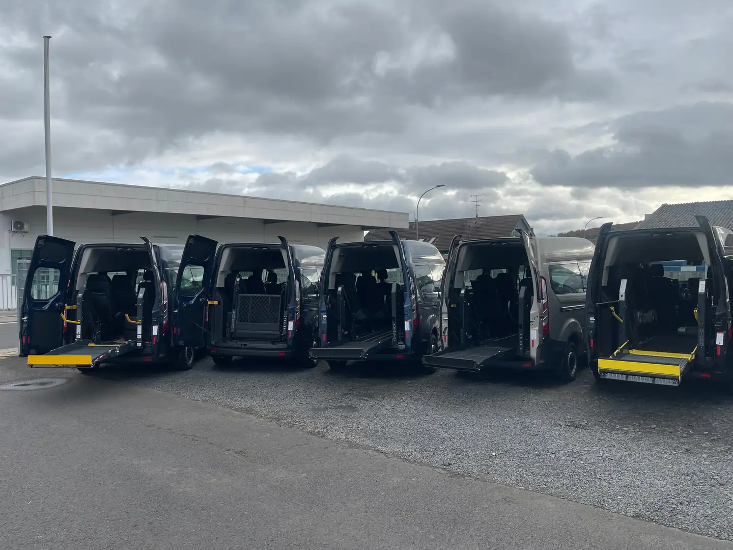 Ford Transit Custom L1 H2 Behindertengerech Hochdach KLIMA Blau - 1