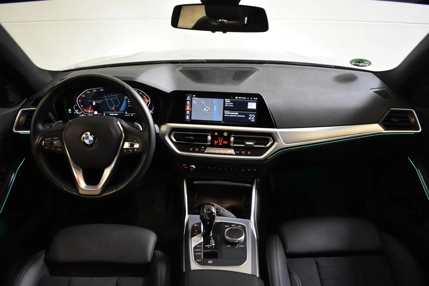 BMW 318 3-serie 318IA 2.0 156PK EXECUTIVE SPORT LEDER/NAVI Grijs - 2