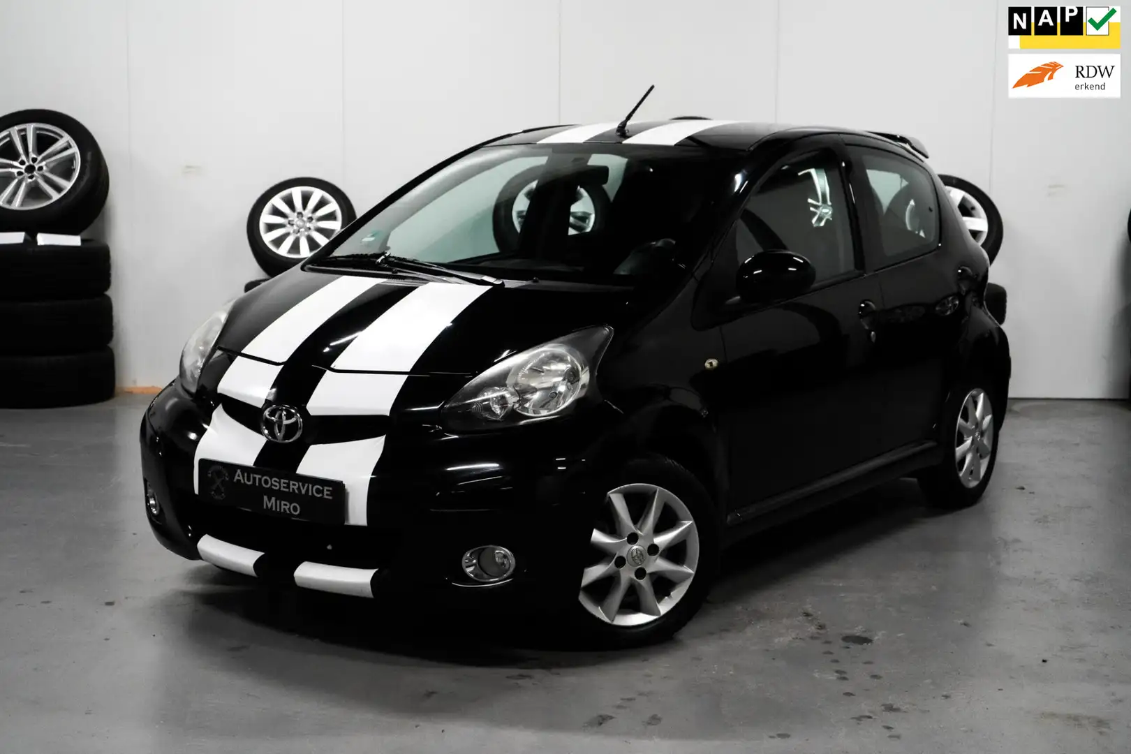 Toyota Aygo 1.0-12V Comfort Airco l LMV l Sport Zwart - 1