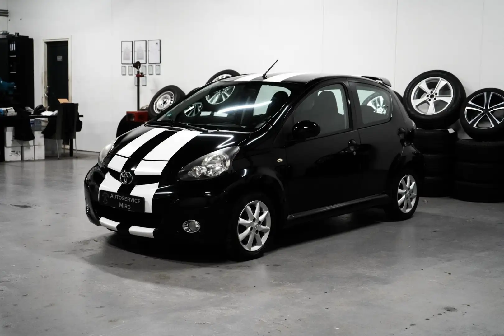 Toyota Aygo 1.0-12V Comfort Airco l LMV l Sport Zwart - 2