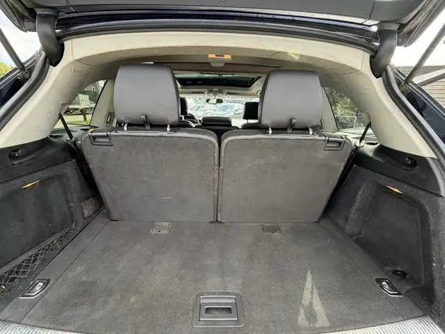 Audi Q7 view 9