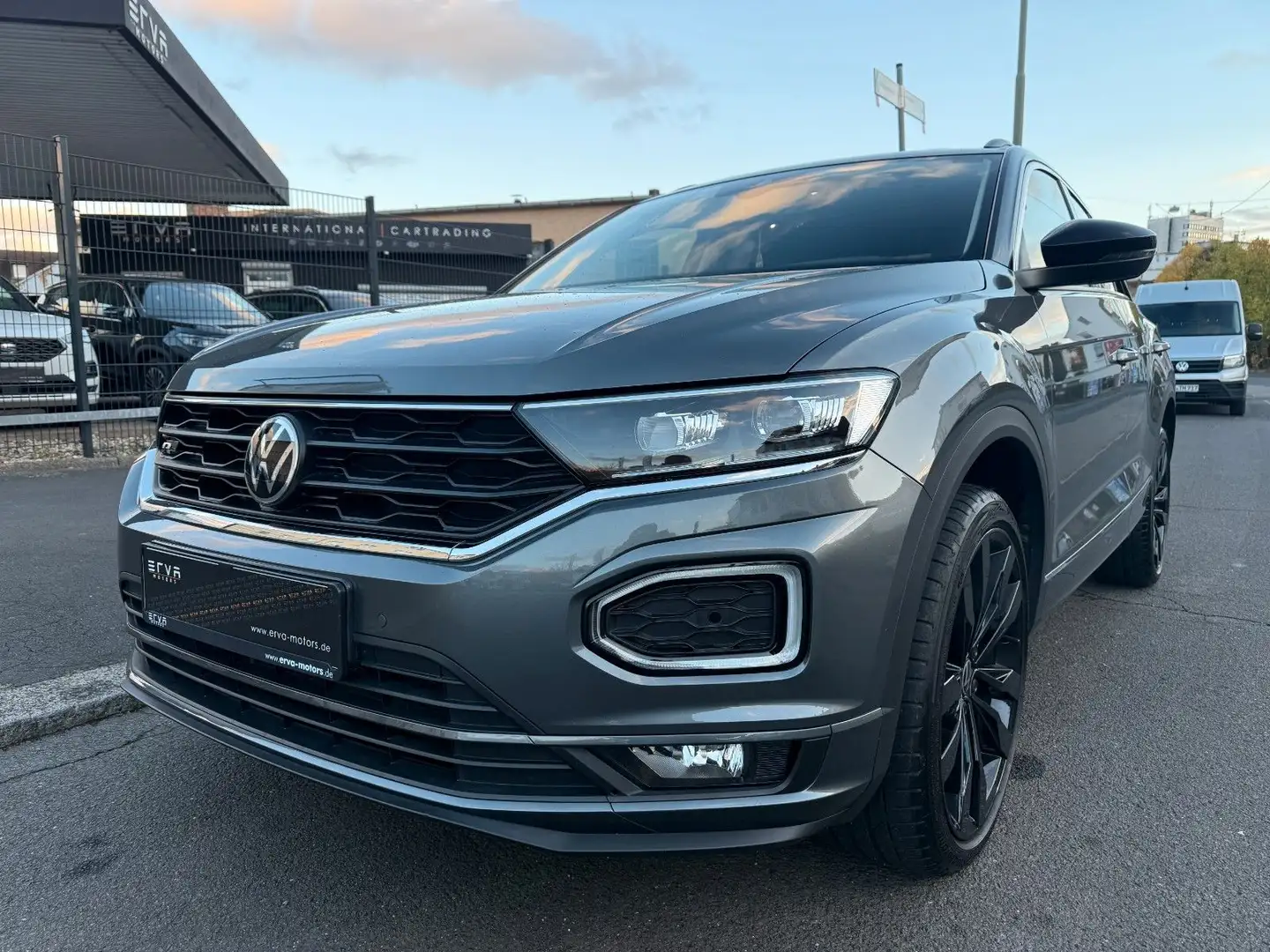 Volkswagen T-Roc 1.5 TSI R line DSG | PANORAMA | Virtual Grau - 2