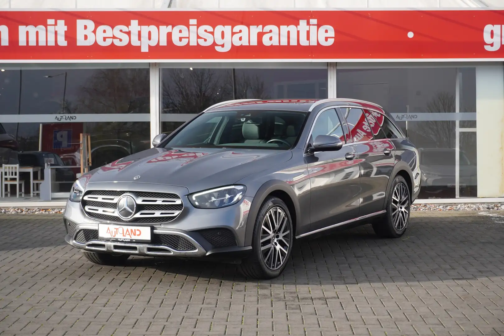 Mercedes-Benz E 220 E220 d4M All-Terrain T-Modell Avant AHK Navi LED Šedá - 2