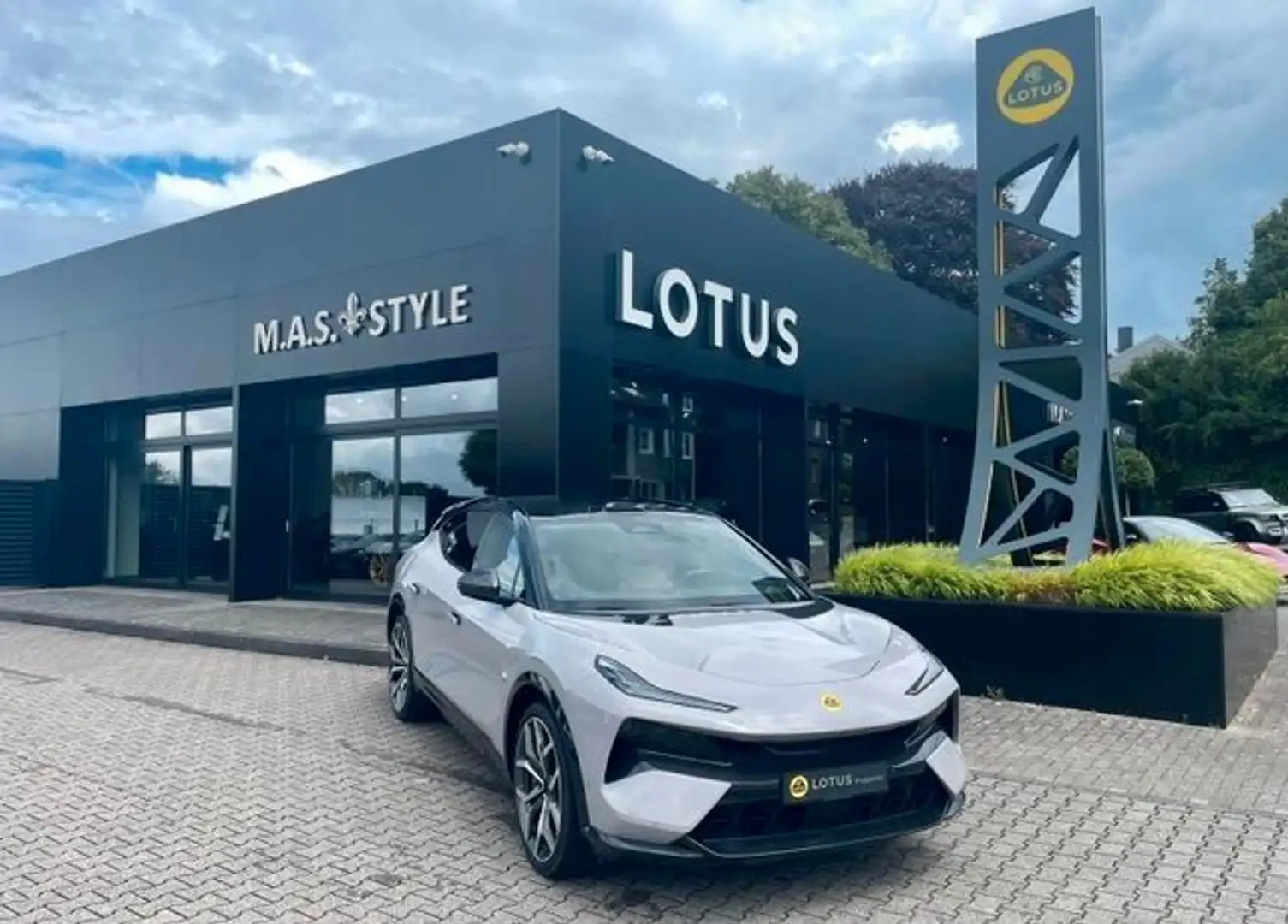Lotus Eletre R KEF Carbon Gold innen Glasdach Grau - 1
