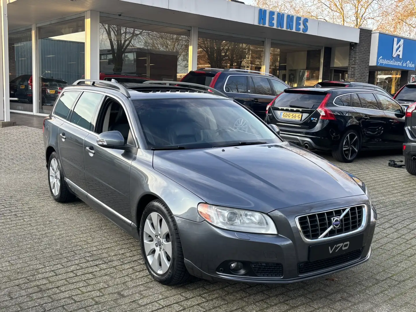 Volvo V70 3.2 AWD Summum Schuifdak Premium Sound Family Grau - 1