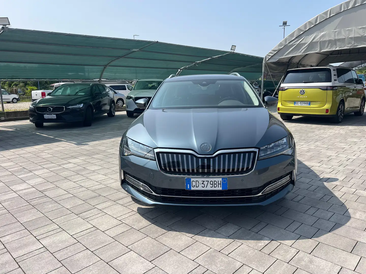 Skoda Superb Wagon iV 1.4 tsi phev Executive dsg - GD379BH Grigio - 2