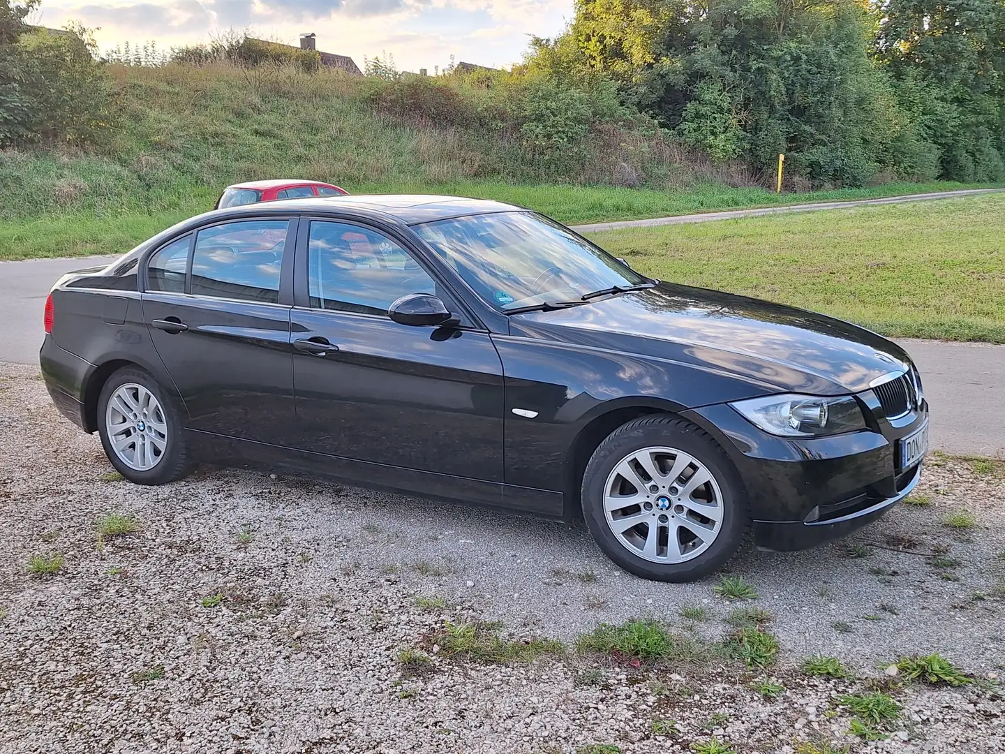 BMW 318 318i Schwarz - 1