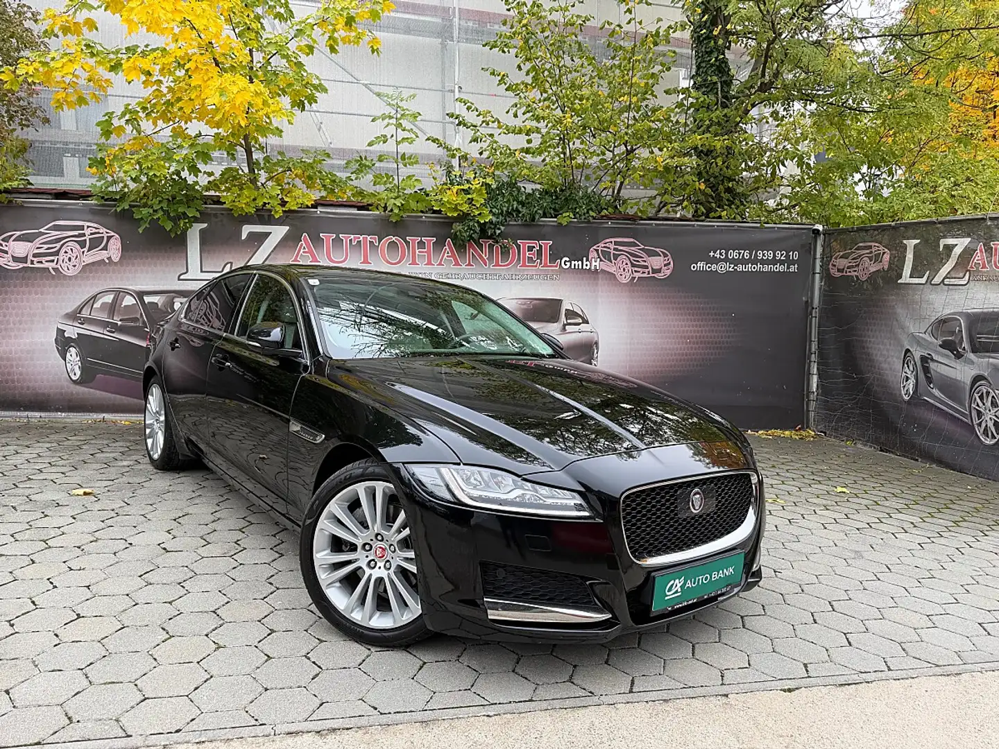 Jaguar XF 20d Prestige Aut. Schwarz - 1
