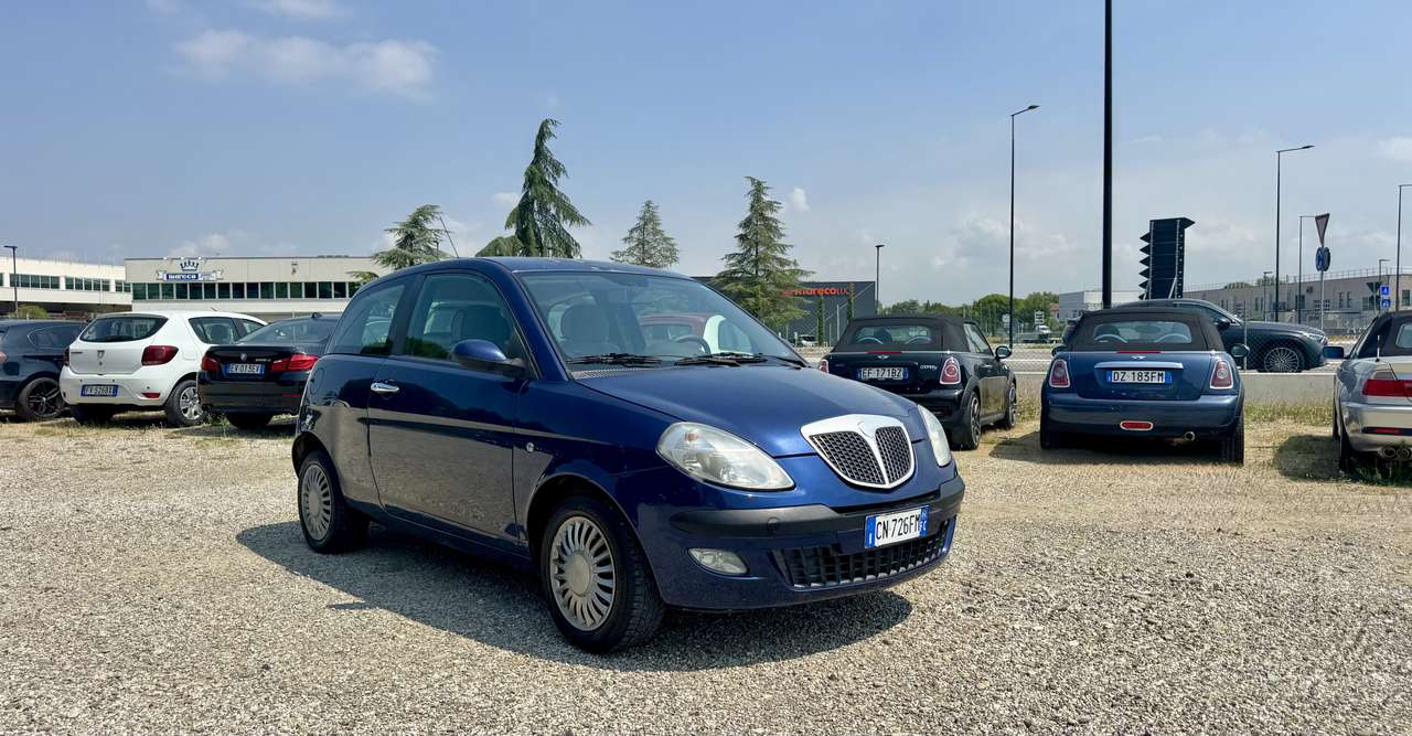 Lancia Ypsilon 1.2 8v Oro