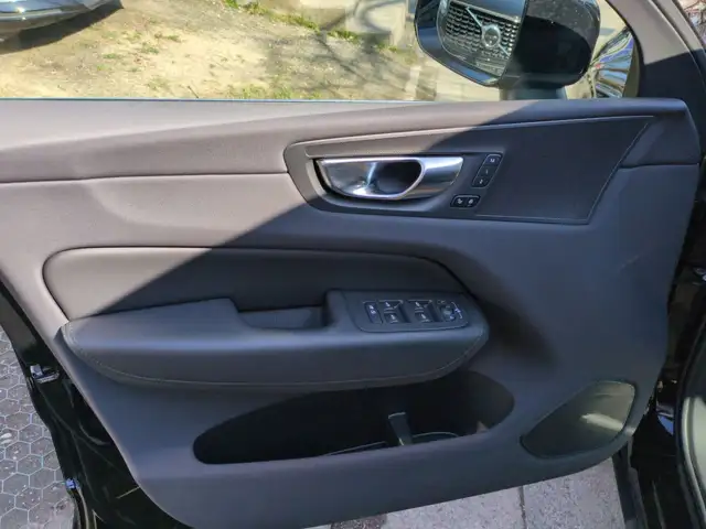 Volvo XC60 view 10