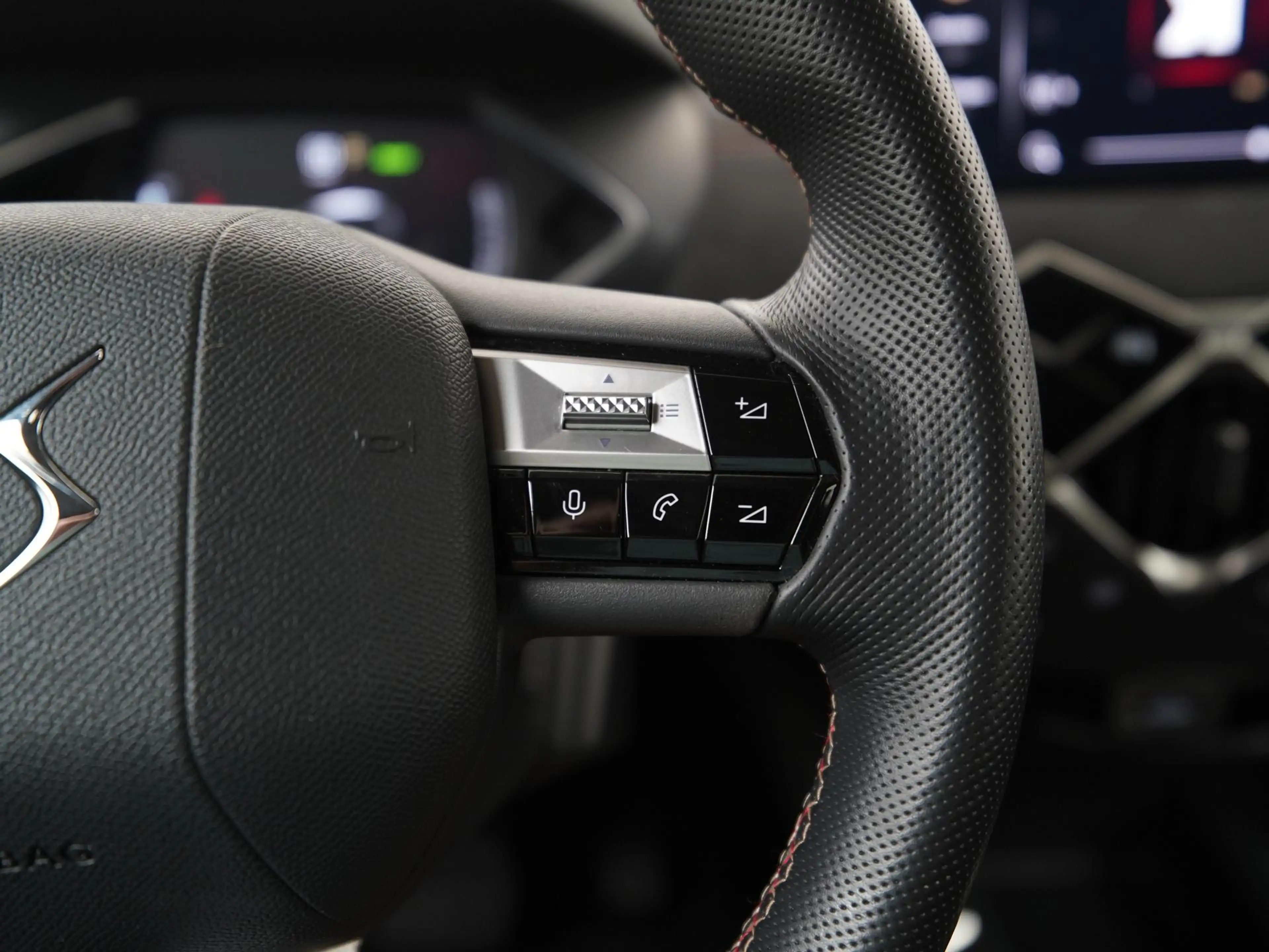 DS Automobiles DS 3 E-Tense Performance Line 54 kWh | SOH 96% | Head-u — photo 10