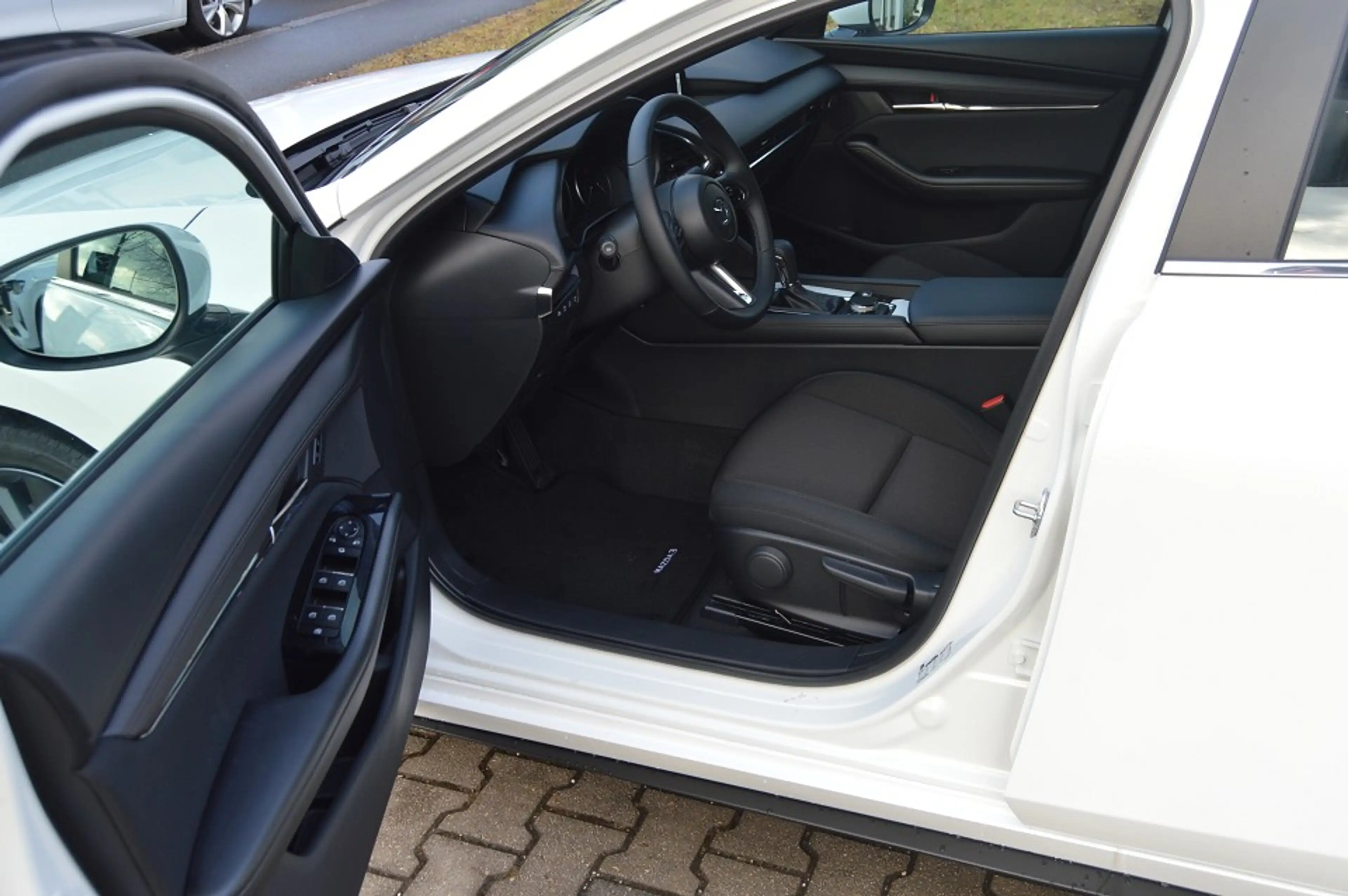 Mazda 3 2.5L e-SKYACTIV G 140ps 6AT FWD Centre-line Navi — photo 11