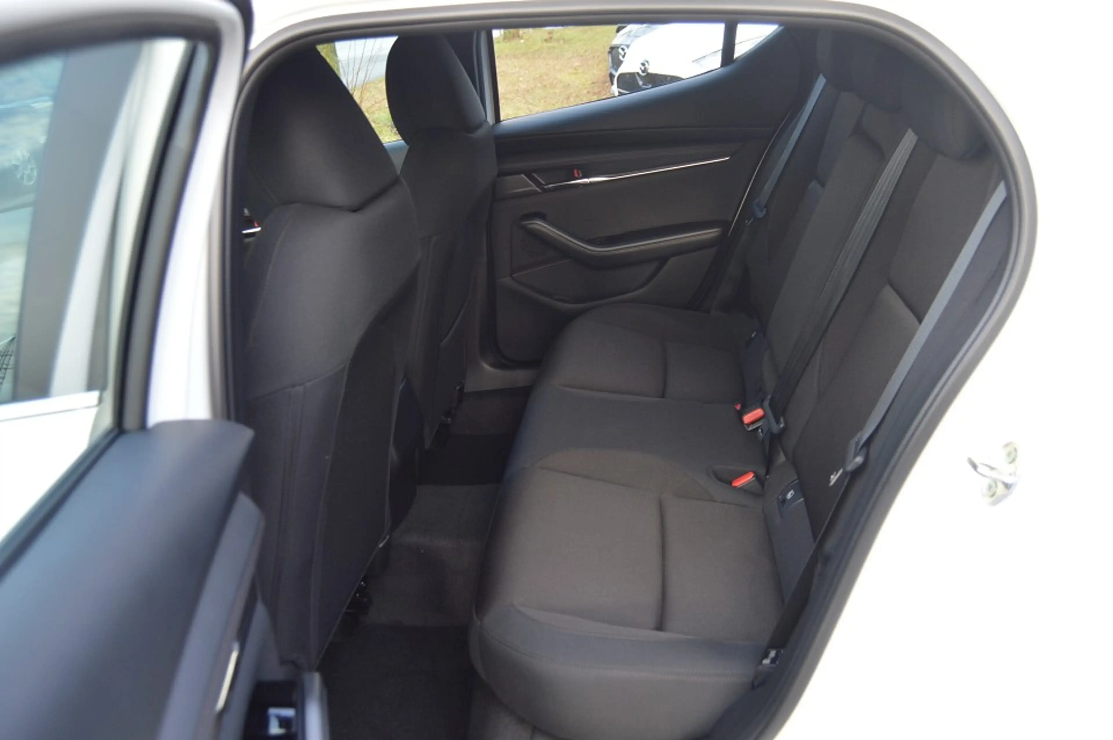 Mazda 3 2.5L e-SKYACTIV G 140ps 6AT FWD Centre-line Navi — photo 10