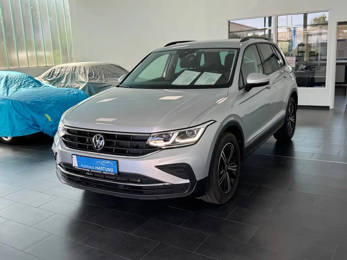 Volkswagen Tiguan AHK, Klimaa, Navi, LED, PDC, Kamera, Alu, DAB AHK Silber - 1
