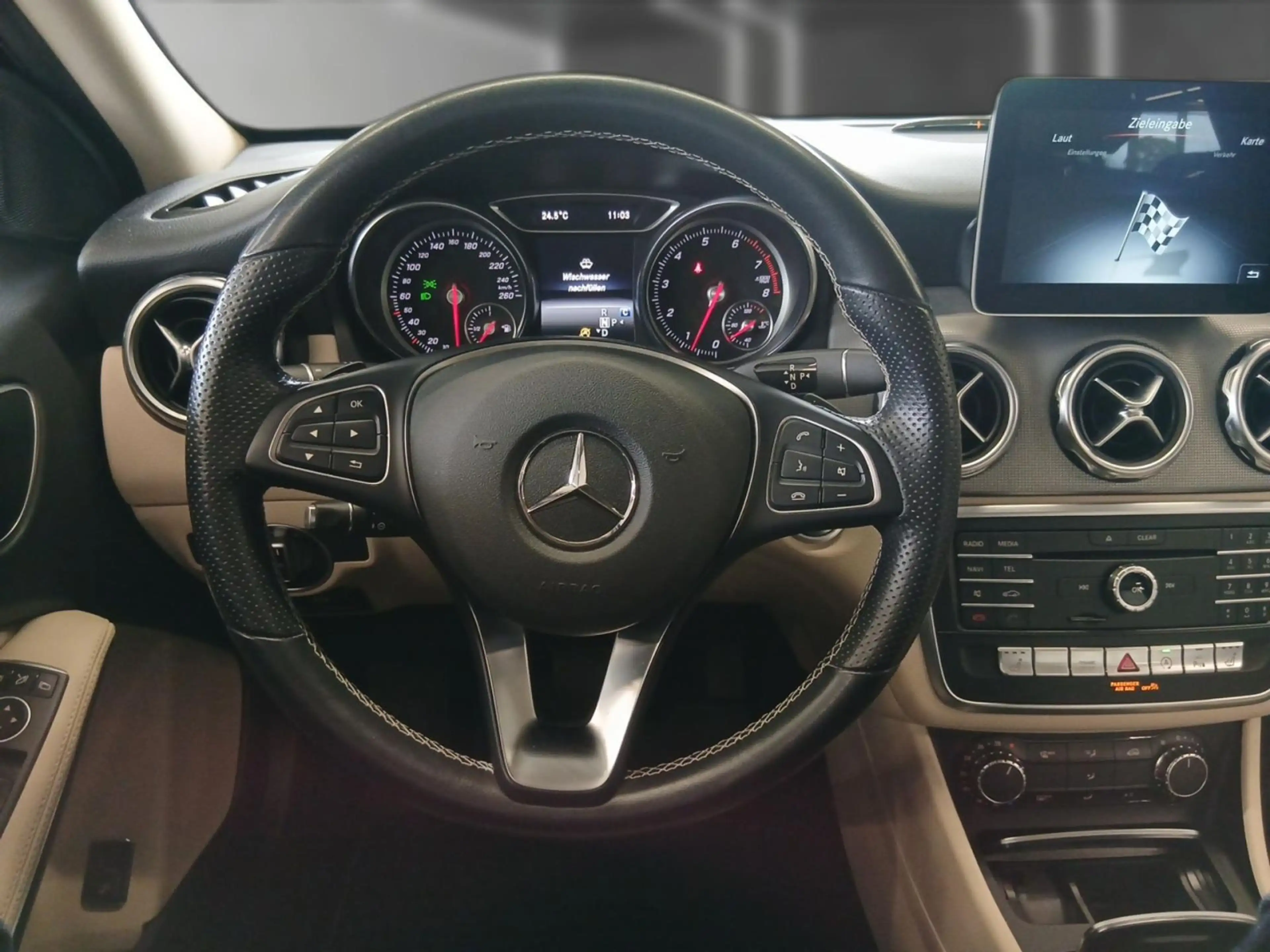 Mercedes-Benz GLA 180 Urban DCT *LED*Business*GRA* — photo 12
