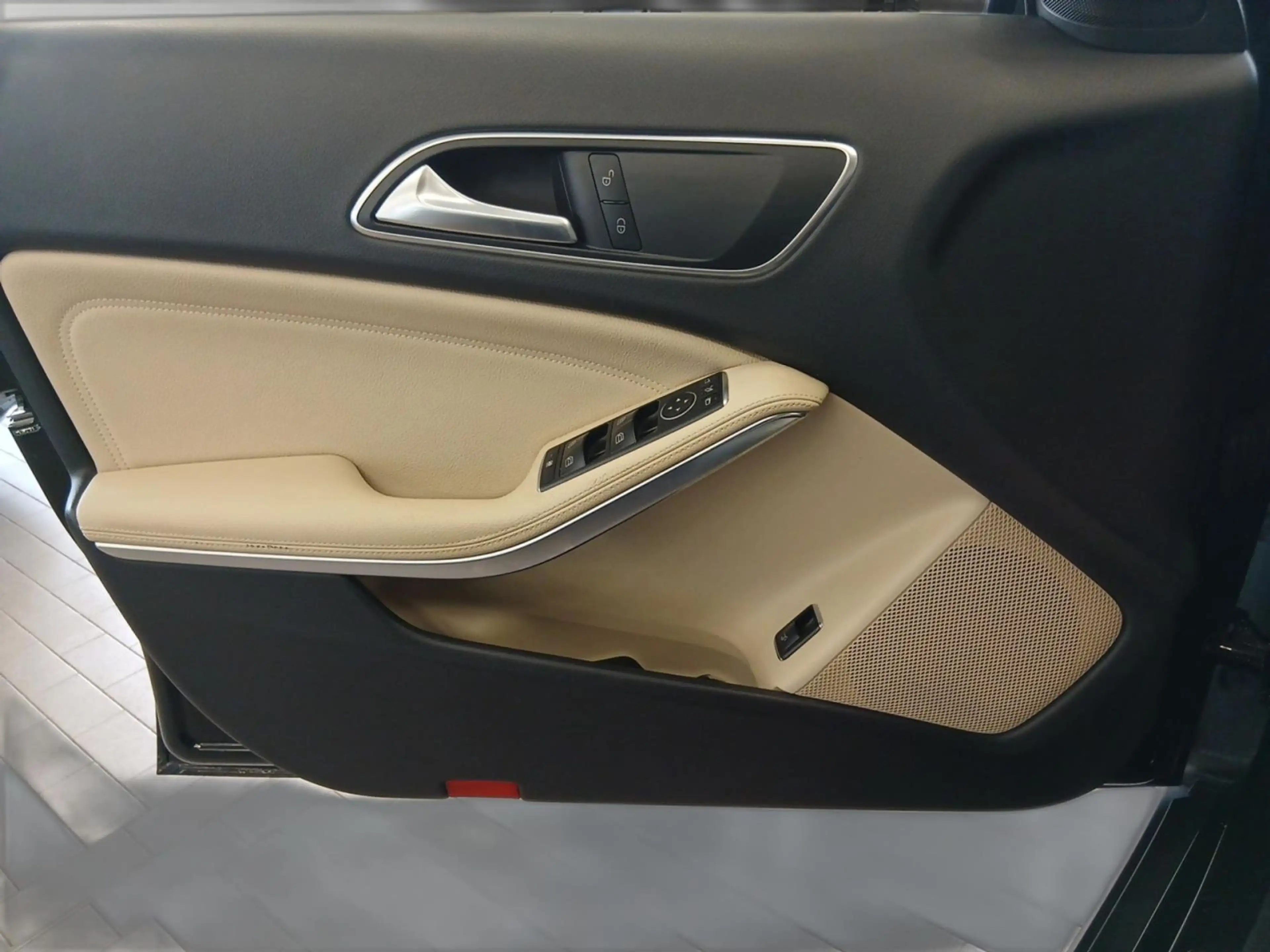 Mercedes-Benz GLA 180 Urban DCT *LED*Business*GRA* — photo 16