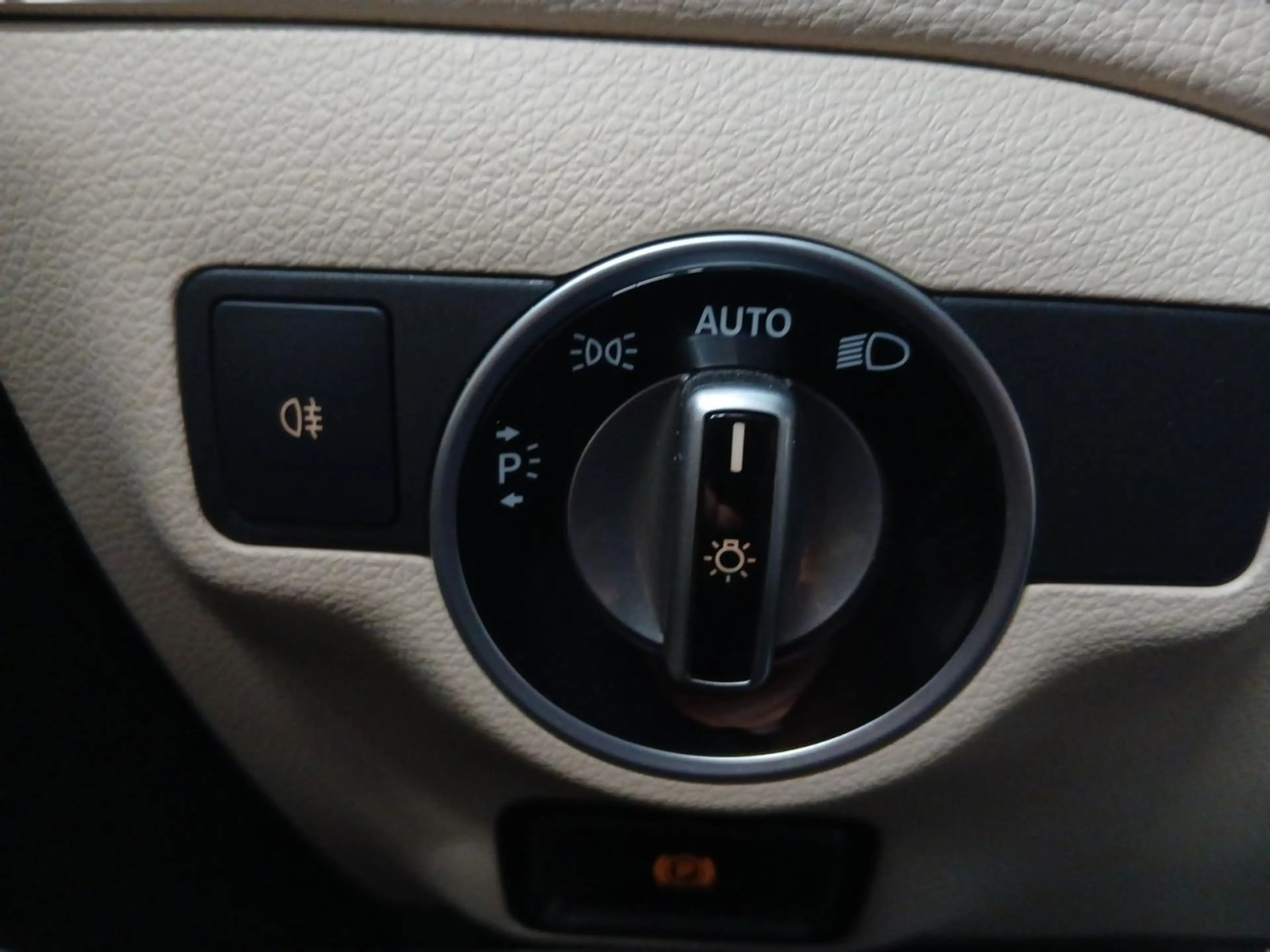 Mercedes-Benz GLA 180 Urban DCT *LED*Business*GRA* — photo 15