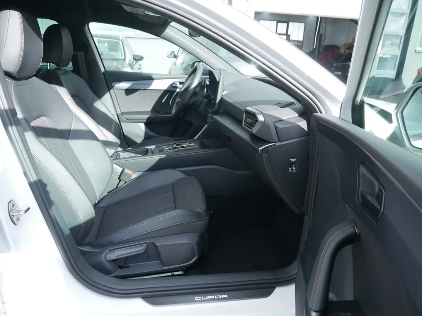 CUPRA Leon Sportstourer 2.0 TDI DSG FACEL. LED AHK Weiß - 2