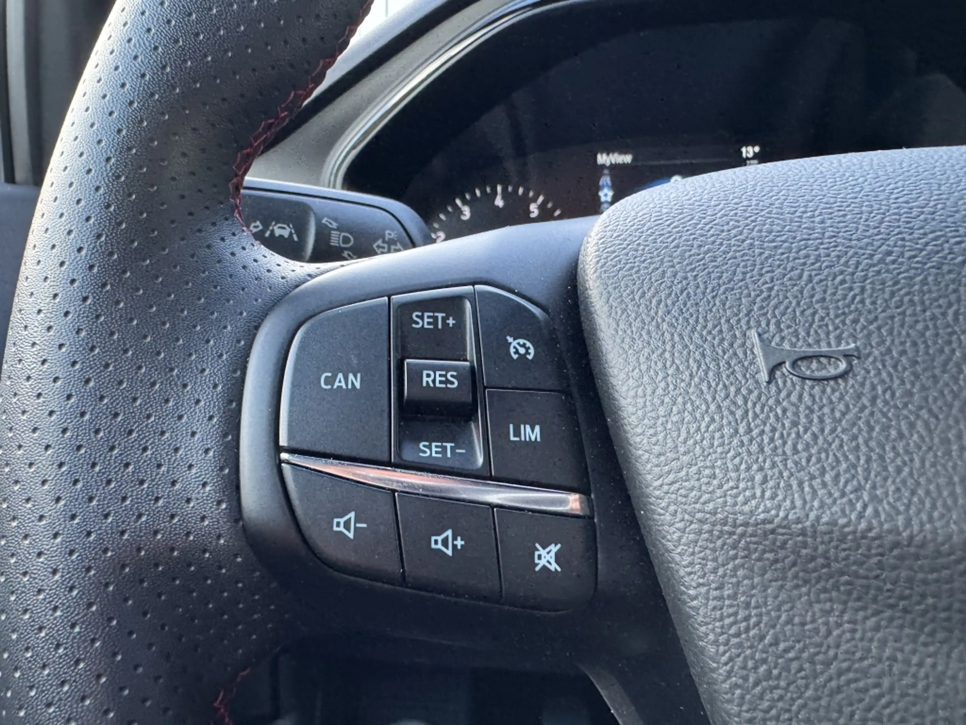 Ford Focus Wagon 1.0 EcoBoost Hybrid ST Line | Navi | Climate — photo 13