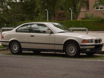 320i Coupé