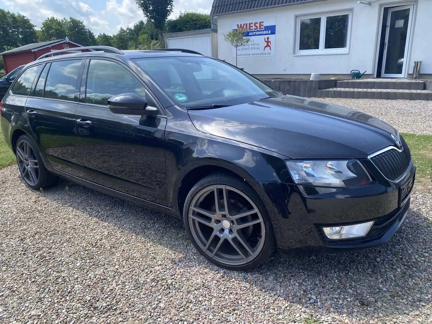 Skoda Octavia Combi Ambition Schwarz - 1