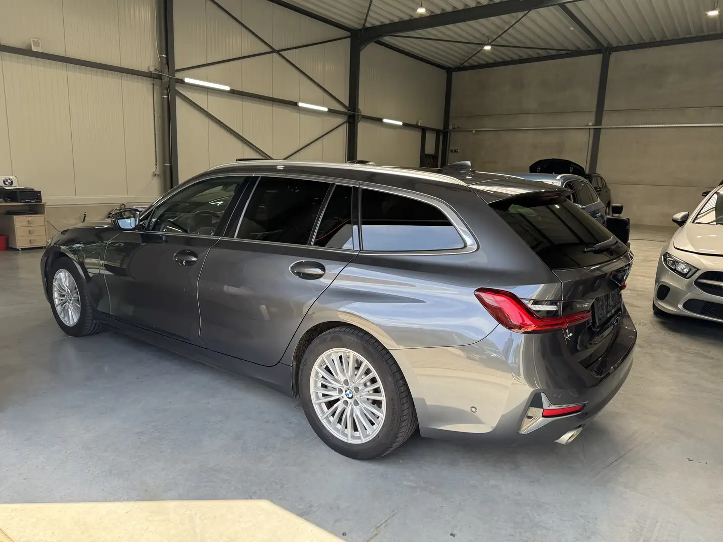 BMW 330 330e Touring 292PK/PANO/TREKHAAK/AMBIENT/GARANTIE Gris - 2