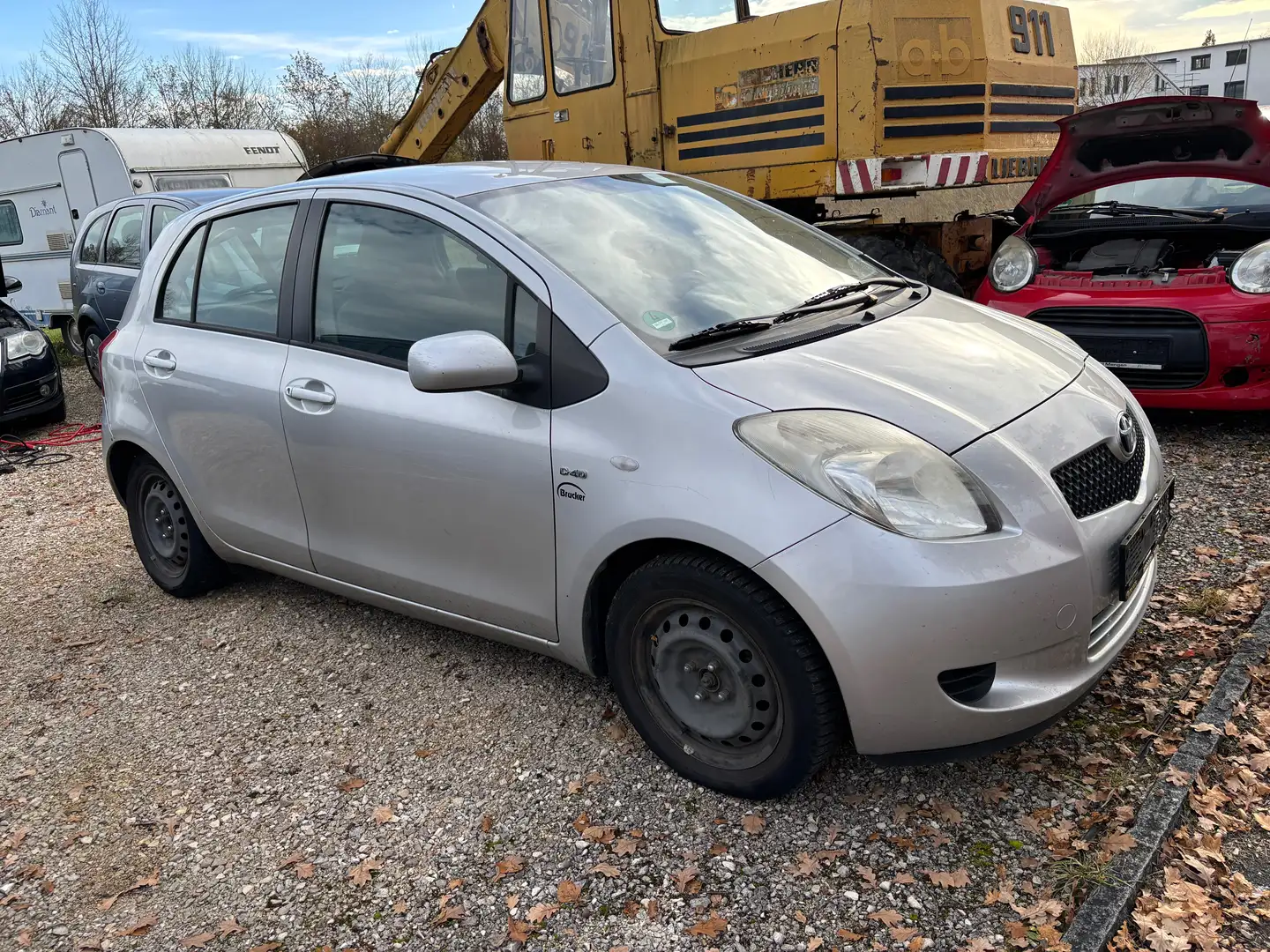 Toyota Yaris Yaris Diesel  5-Türer 1.4 D-4D Sol:Euro 4 Klima Silber - 1
