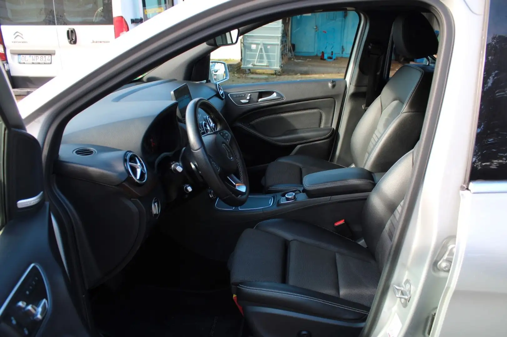 Mercedes-Benz B 250 4Matic Navi Pano H&K LED STD.HZ. Silber - 2