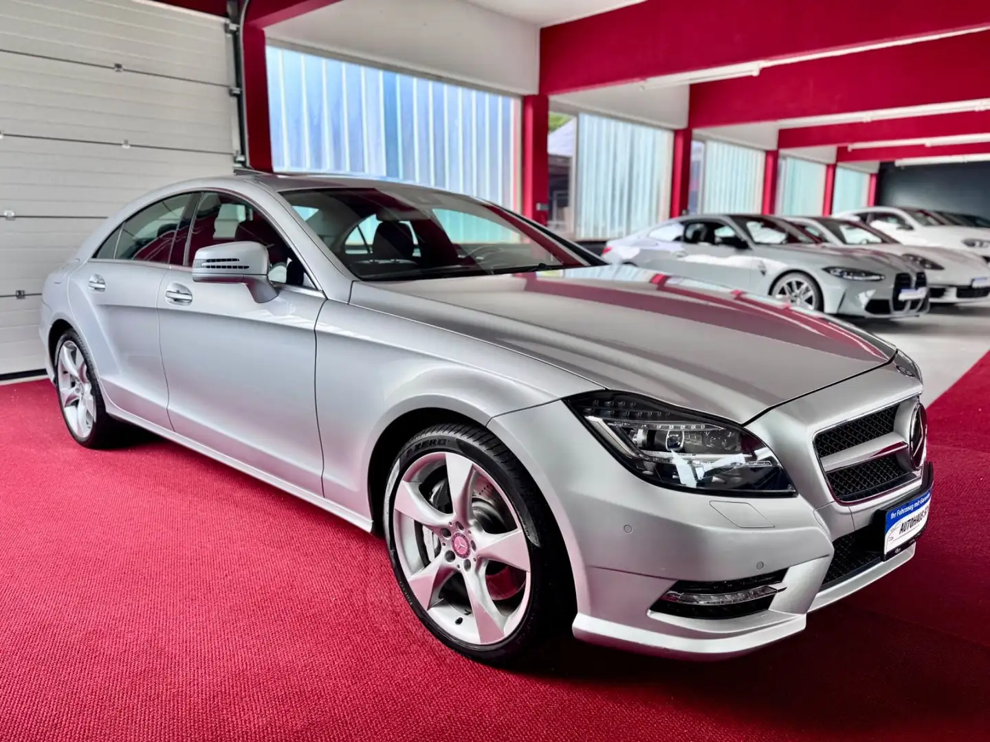 Mercedes-Benz CLS 500 AMG Paket 4Matic Distronic Arimatic ILS Plateado - 2