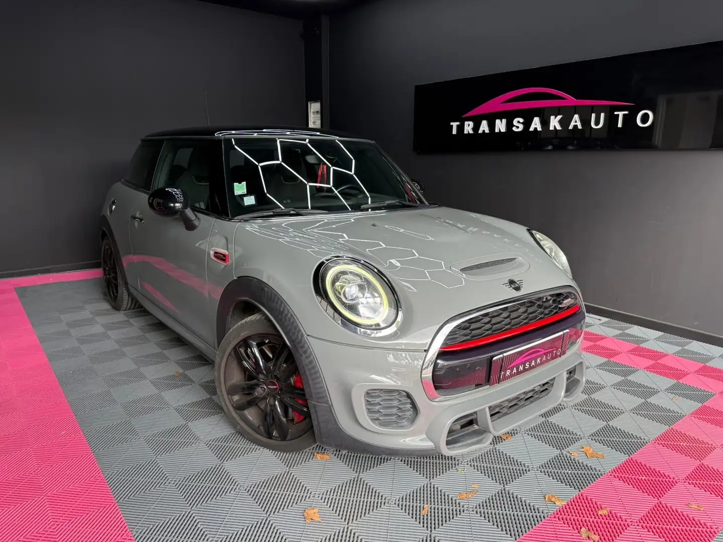MINI 231 (F56) 3 Portes JCW 2.0 i 16V 231 cv Boîte auto Grau - 1