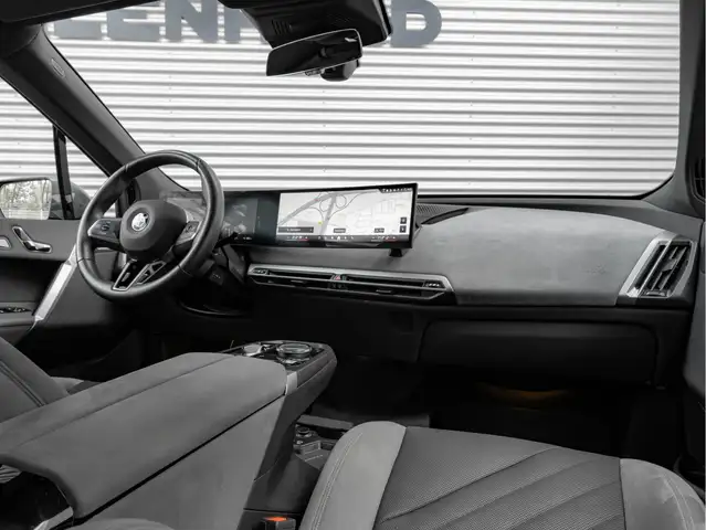 BMW Ix view 4