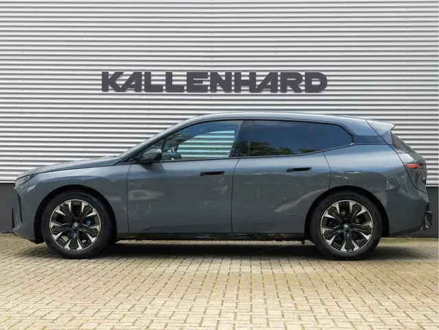 BMW Ix view 7