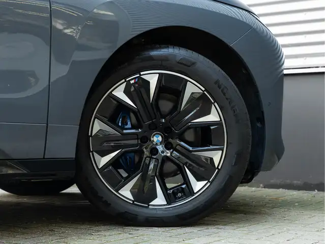 BMW Ix view 14