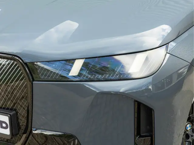 BMW Ix view 9