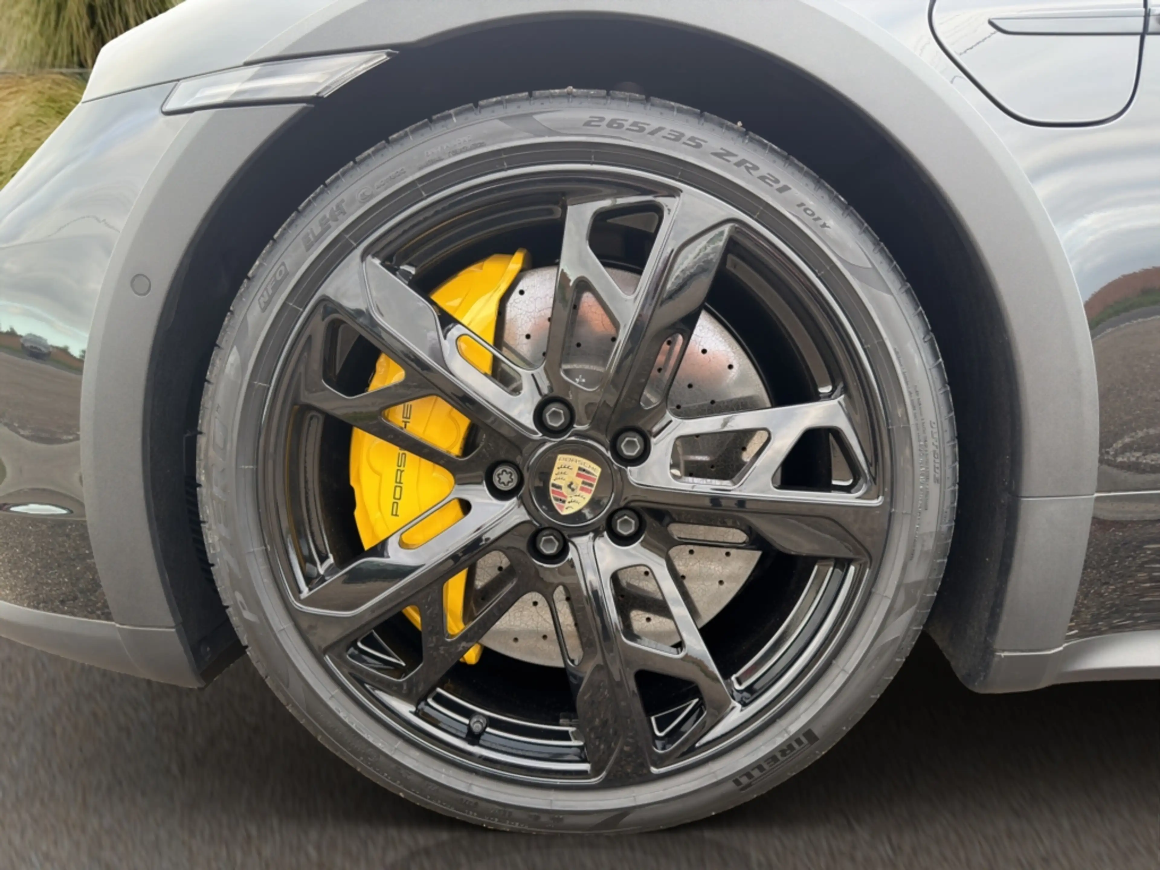 Porsche Taycan Turbo S Cross Turismo - 952 ch (700kW) — photo 10